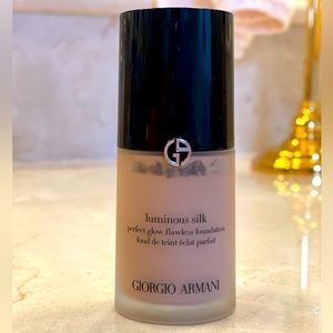 GIORGIO ARMANI Luminous Silk Foundation 5.9 Medium Neutral